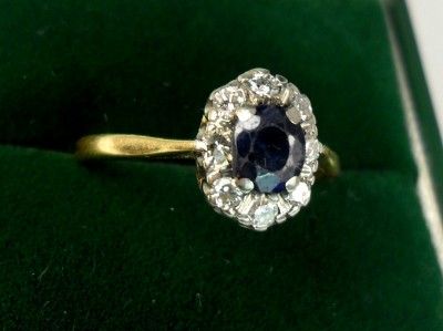 Beautiful 18ct gold art deco Sapphire Diamond ring  