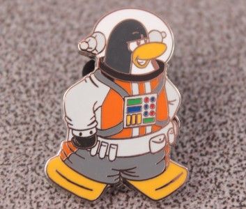 Club Penguin Astronaut ~ Disney Pin ~ Rare Awesome & Hard to Find 