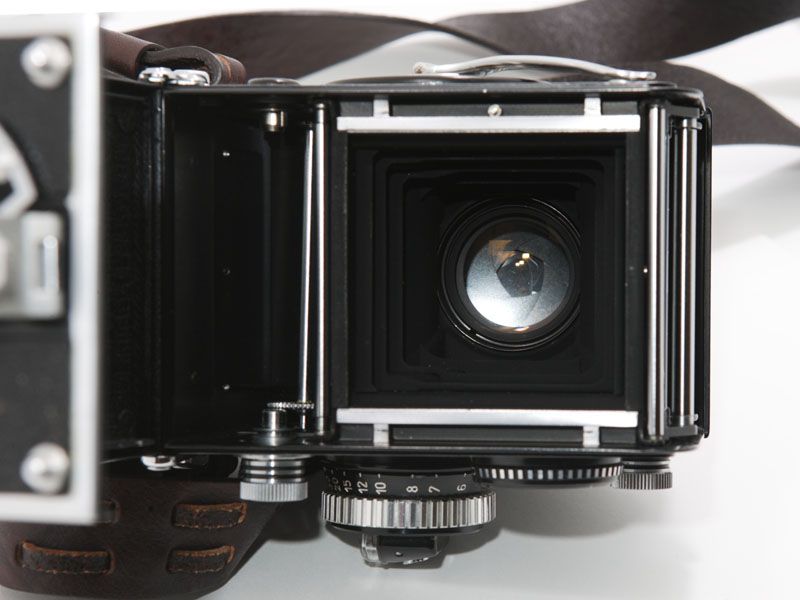 Rolleiflex 2.8F TLR , Carl Zeiss 80mm / 2.8 Planar Lens , Case , Hood 