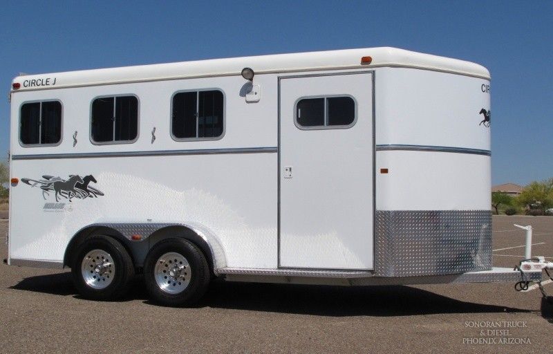  04 CIRCLE J MIRAGE 3H HORSE TRAILER TACK ROOM NO RUST EXTRA 