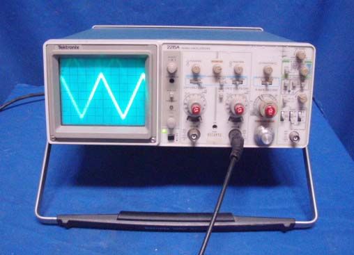 TEKTRONIX 2215A 60 MHz OSCILLOSCOPE NEEDS REPAIR  