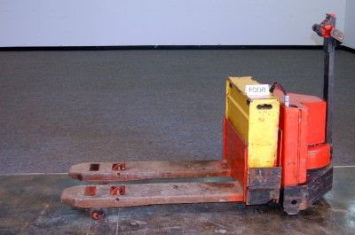 RAYMOND ELECTRIC PALLET JACK  