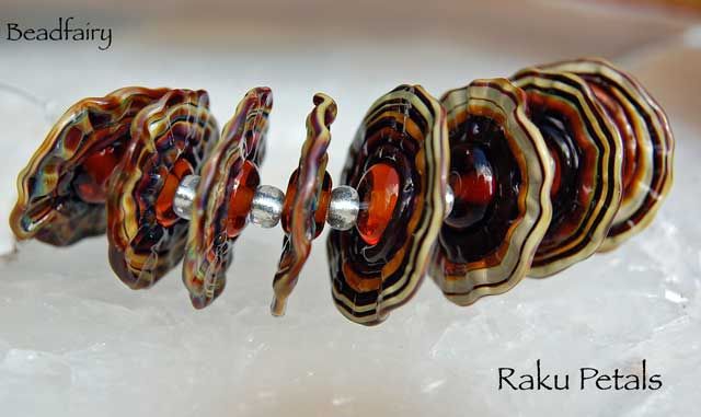 http//www.beadfairy.de/auktionen/raku petals3