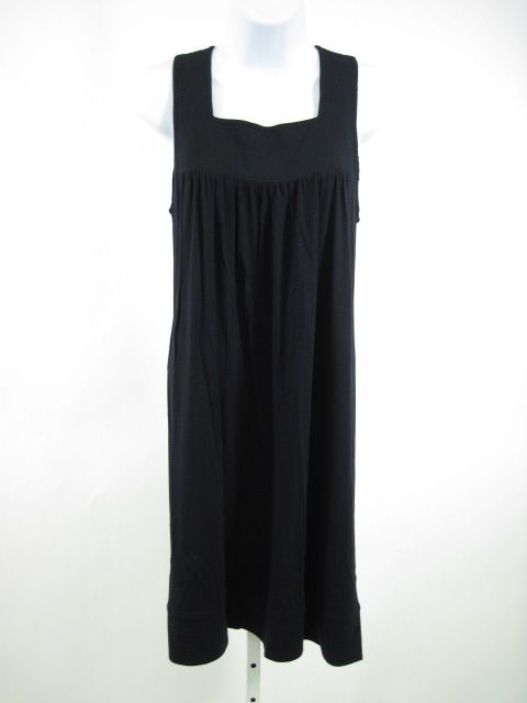   sleeveless below knee dress this beautiful dress falls just below