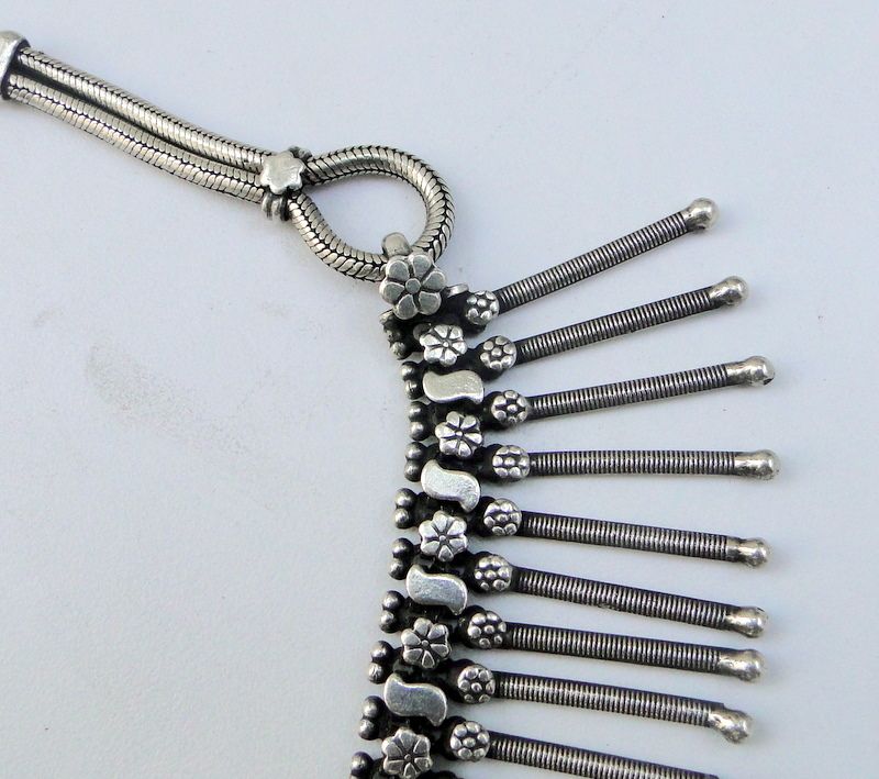 VINTAGE ESTATE 800 SILVER SPIKY NECKLACE CHOKER  