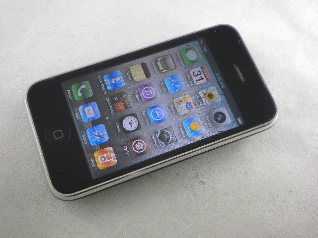 APPLE IPHONE 3G 8GB BLACK UNLOCKED AT&T T MOBILE GSM ANY SIM 