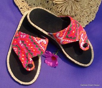 Girls Hmong Pink Embroidered Sandals Shoes Size 3  