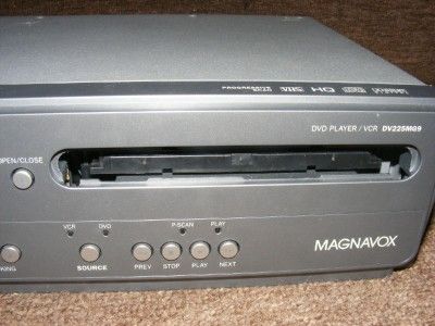 Philips Magnavox DV255MG9 DVD/ VCR Combo BROKEN 8452  