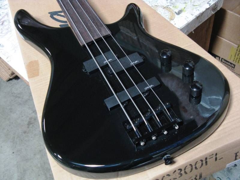 STAGG BC300FLB Fusion Series Fretless 4 String Bass New  