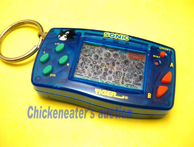 SEGA SONIC TIGER ELECTRONIC VIDEO GAME KEYCHAIN *WORKS*  